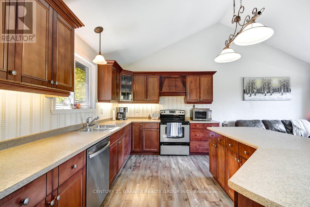75 Martin Road, Hastings Highlands, Ontario  K0L 1C0 - Photo 29 - X12445573