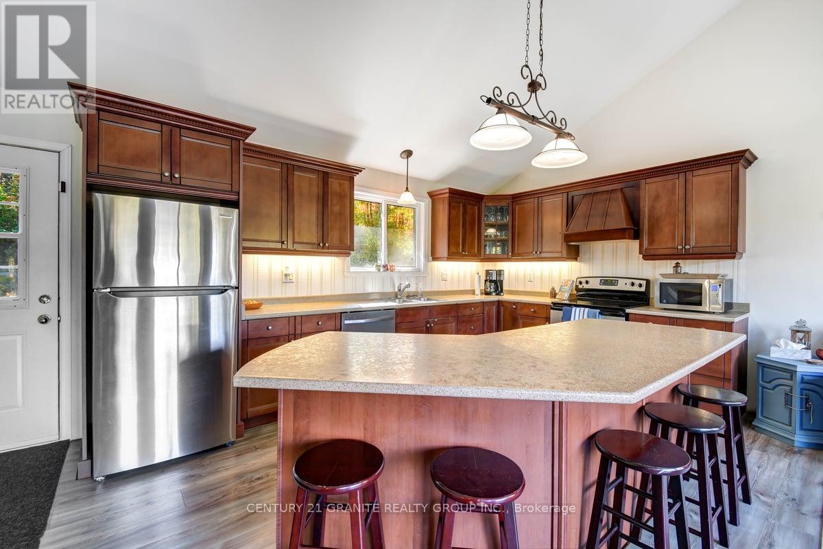 75 Martin Road, Hastings Highlands, Ontario  K0L 1C0 - Photo 33 - X12445573