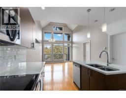 608 924 Esquimalt Rd Skyline