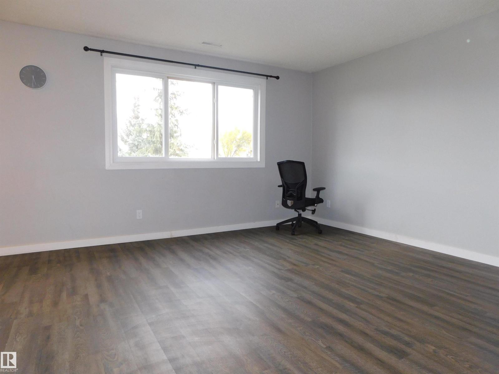 1412 Lakewood Rd W Nw, Edmonton, Alberta  T6K 3M2 - Photo 5 - E4460924
