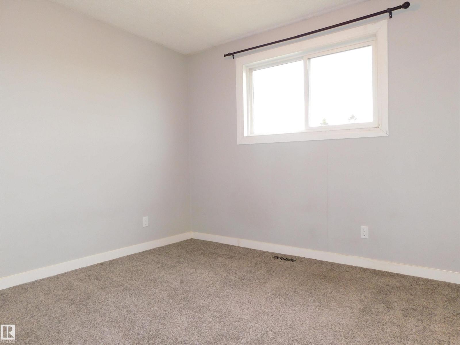 1412 Lakewood Rd W Nw, Edmonton, Alberta  T6K 3M2 - Photo 9 - E4460924