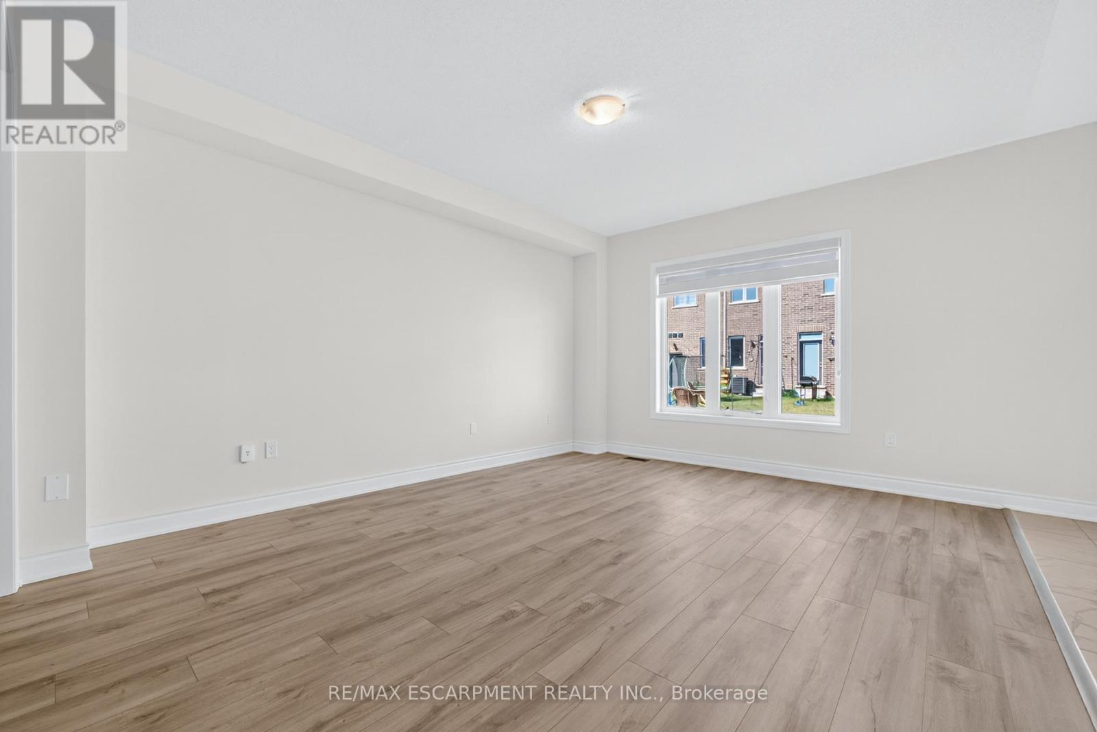 47 Bloomfield Crescent, Cambridge, Ontario  N1T 0G2 - Photo 13 - X12426778