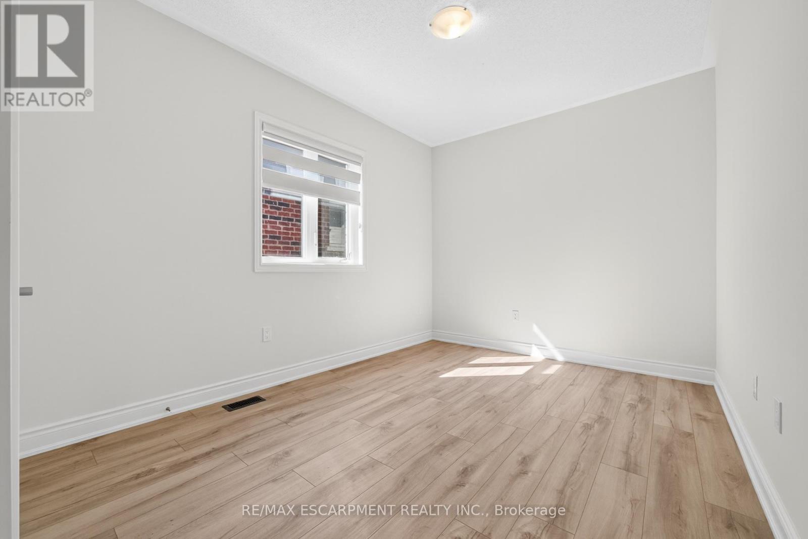 47 Bloomfield Crescent, Cambridge, Ontario  N1T 0G2 - Photo 31 - X12426778