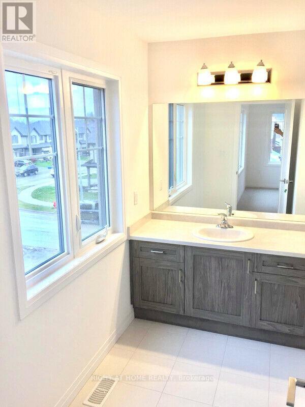 42 Farley Lane, Hamilton, Ontario  L9G 3K9 - Photo 11 - X12445574