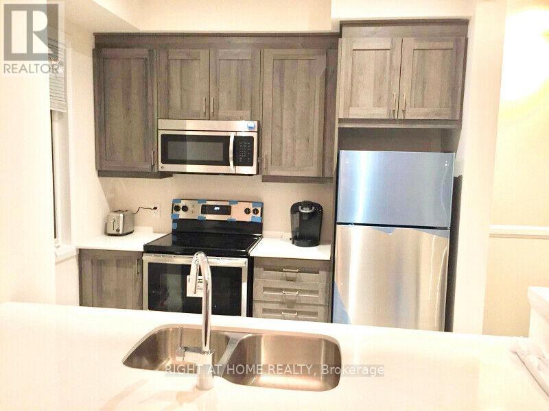 42 Farley Lane, Hamilton, Ontario  L9G 3K9 - Photo 6 - X12445574