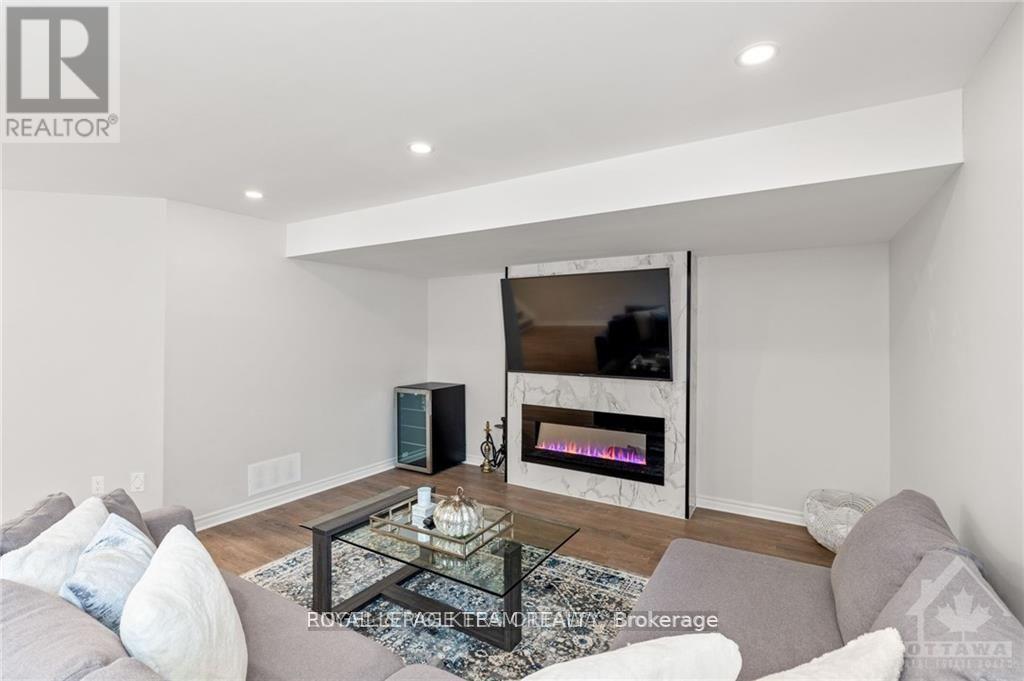 165 Angelonia Crescent, Ottawa, Ontario  K1T 0Y5 - Photo 18 - X12445578
