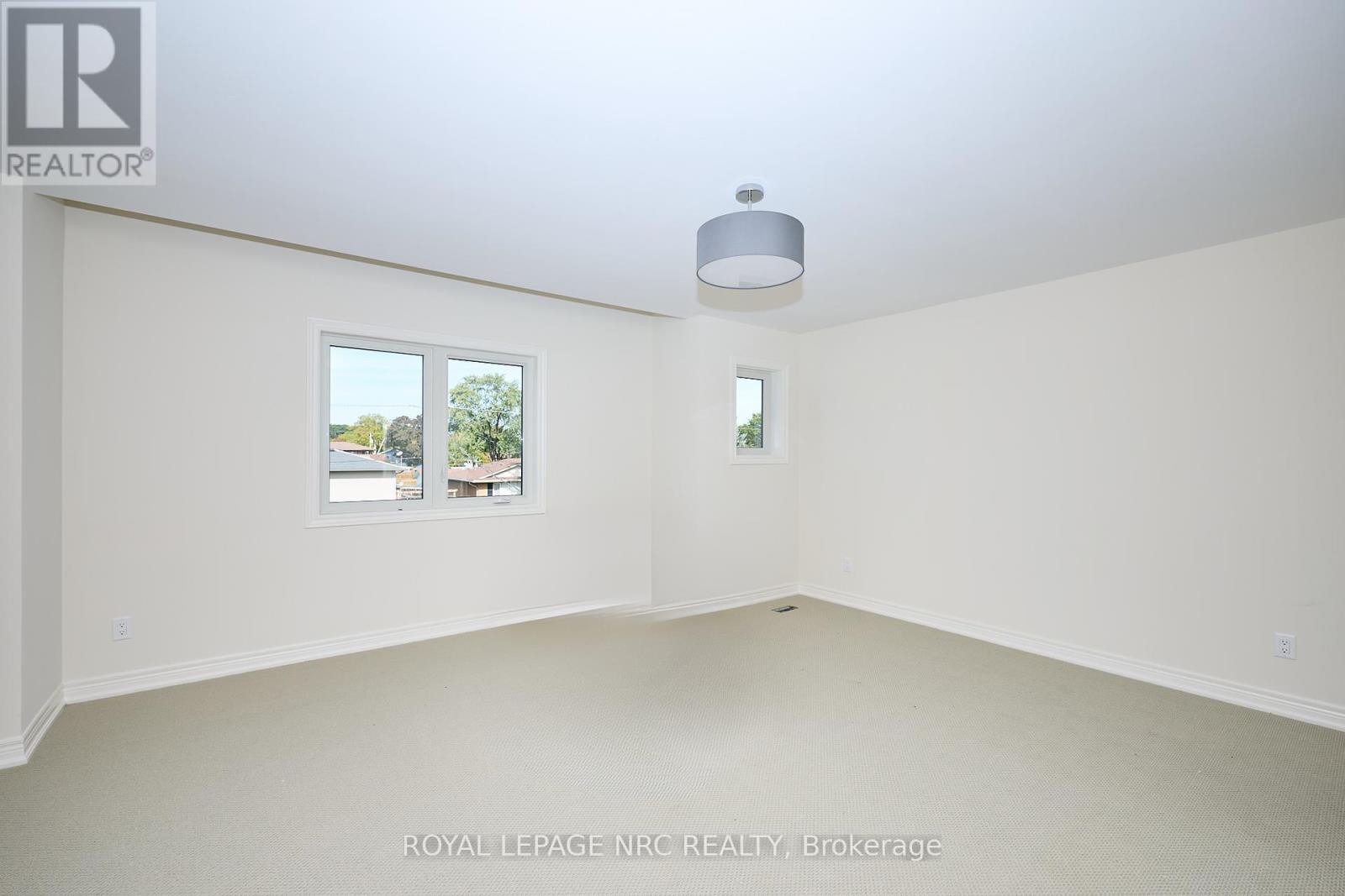 6668 Hawkins Street, Niagara Falls, Ontario  L2G 3B7 - Photo 11 - X12445576