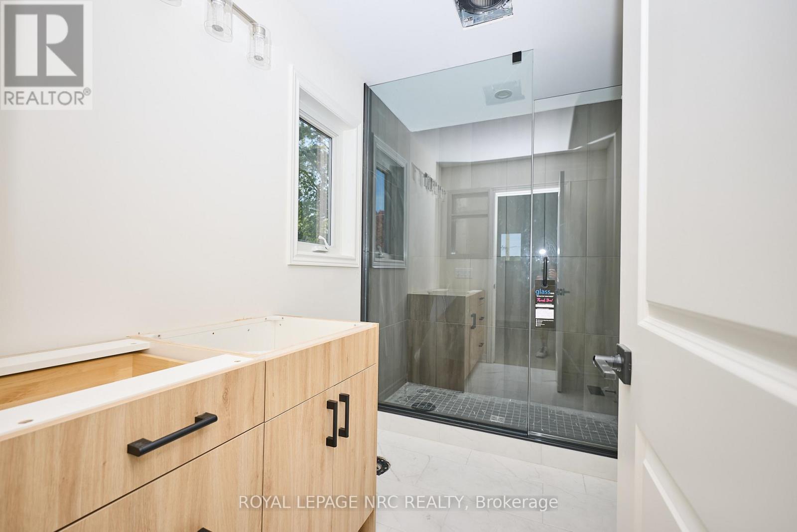 6668 Hawkins Street, Niagara Falls, Ontario  L2G 3B7 - Photo 14 - X12445576