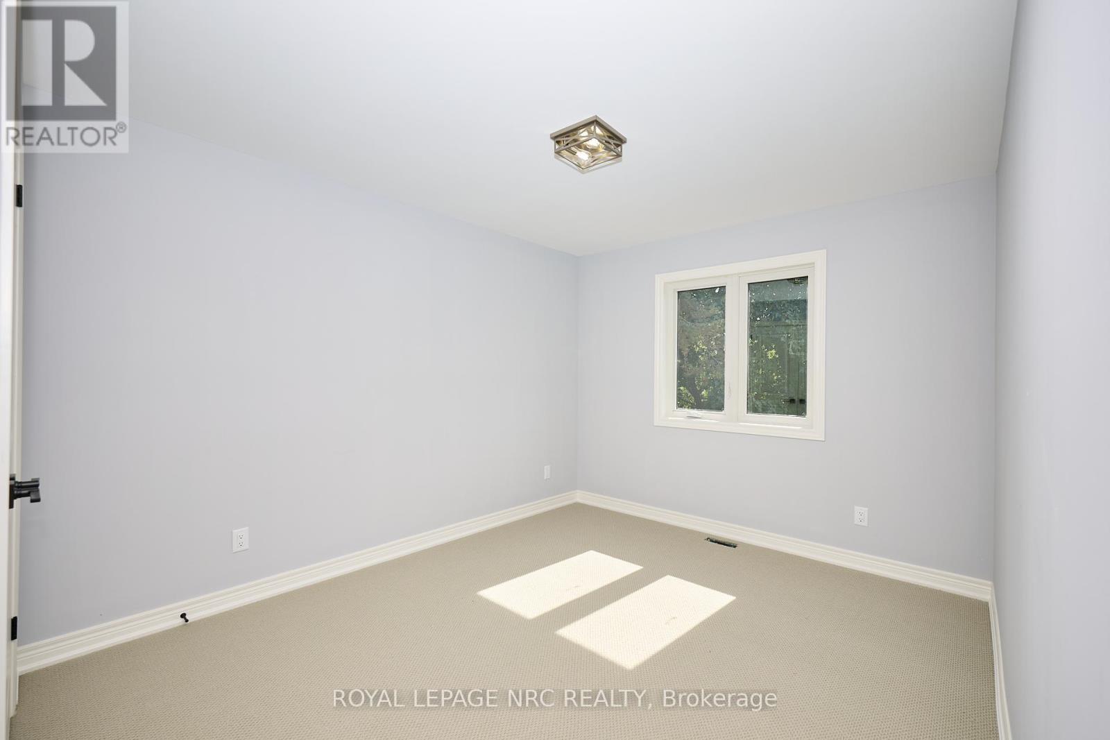 6668 Hawkins Street, Niagara Falls, Ontario  L2G 3B7 - Photo 23 - X12445576
