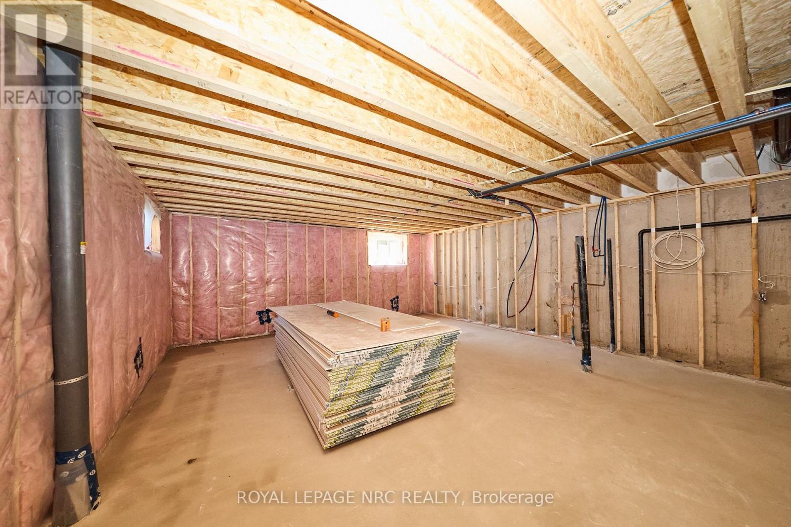 6668 Hawkins Street, Niagara Falls, Ontario  L2G 3B7 - Photo 27 - X12445576