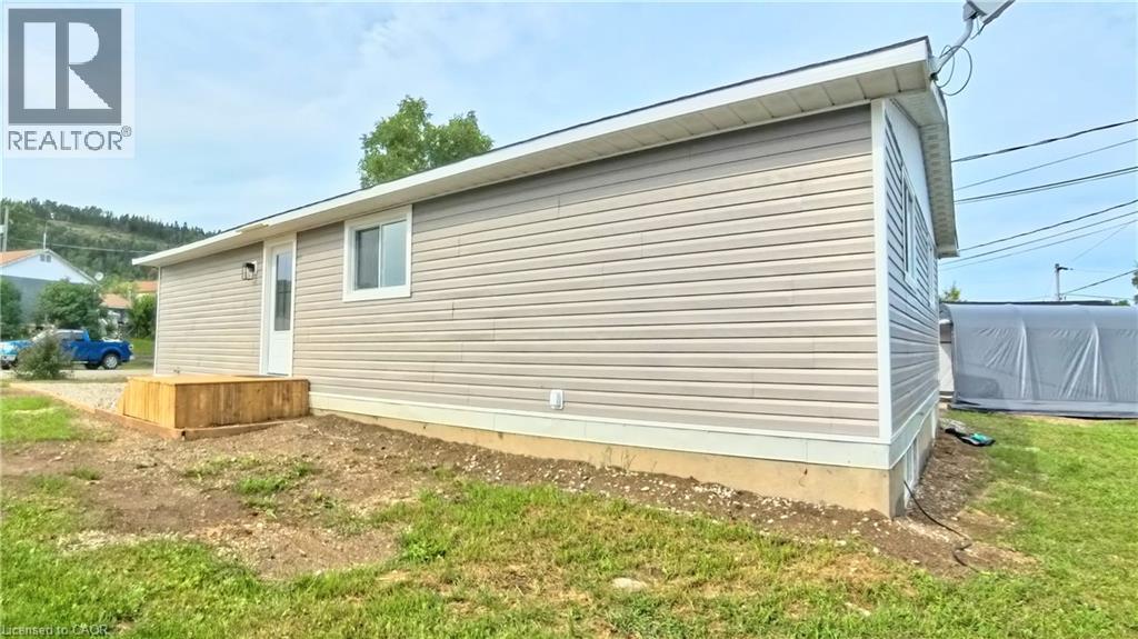 16 Robin Avenue, Manitouwadge, Ontario  P0T 2C0 - Photo 6 - 40759823