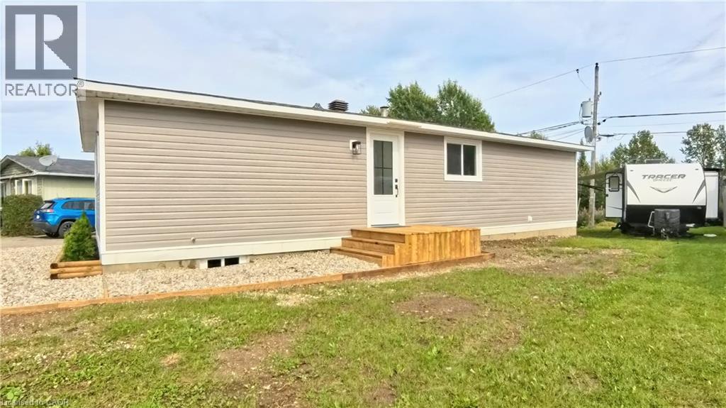 16 Robin Avenue, Manitouwadge, Ontario  P0T 2C0 - Photo 4 - 40759823