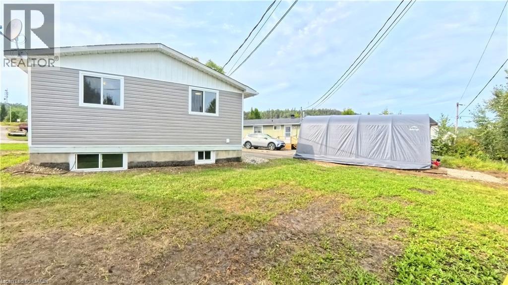 16 Robin Avenue, Manitouwadge, Ontario  P0T 2C0 - Photo 40 - 40759823