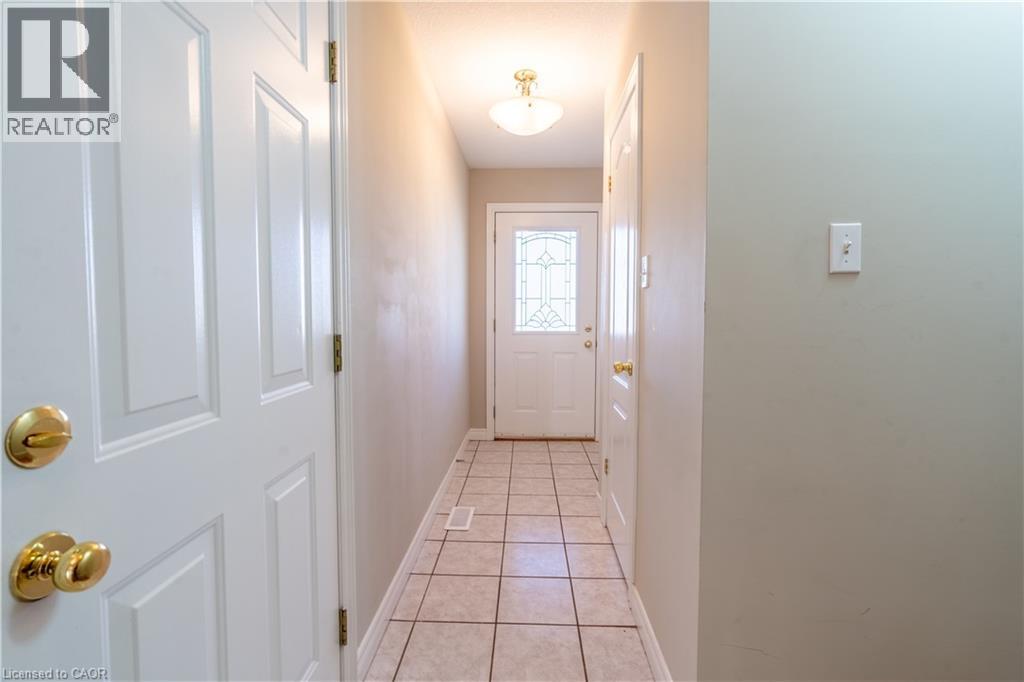 533 Langlaw Drive, Cambridge, Ontario  N1P 1H8 - Photo 4 - 40659214