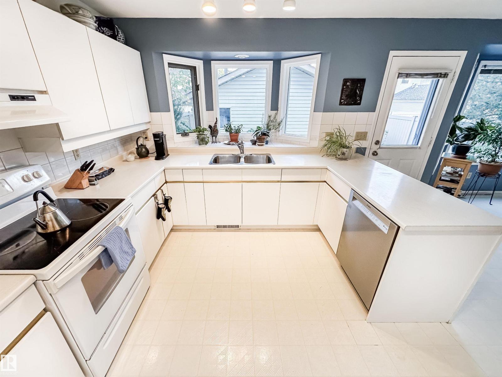 9527 100a St Nw, Edmonton, Alberta  T5K 0V5 - Photo 15 - E4460925