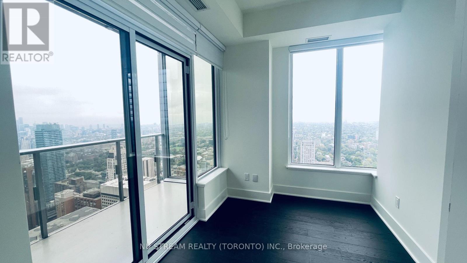 4809 - 11 Yorkville Avenue, Toronto, Ontario  M4W 0B7 - Photo 14 - C12445579