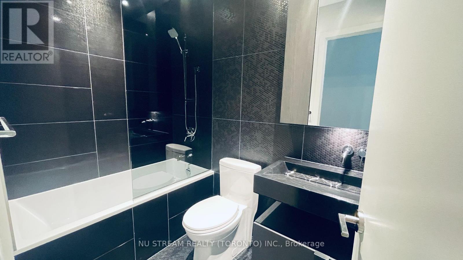4809 - 11 Yorkville Avenue, Toronto, Ontario  M4W 0B7 - Photo 20 - C12445579