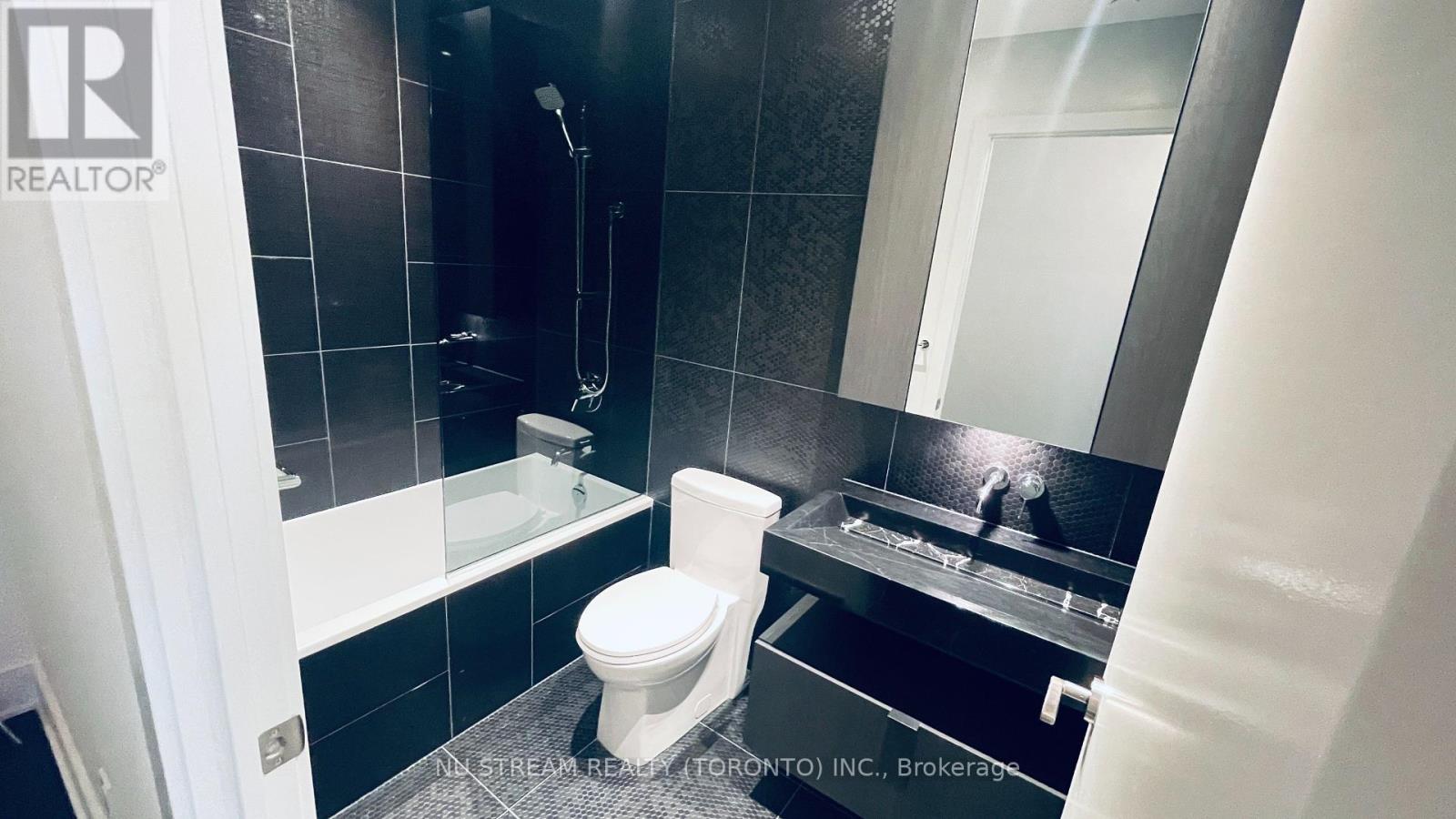 4809 - 11 Yorkville Avenue, Toronto, Ontario  M4W 0B7 - Photo 21 - C12445579