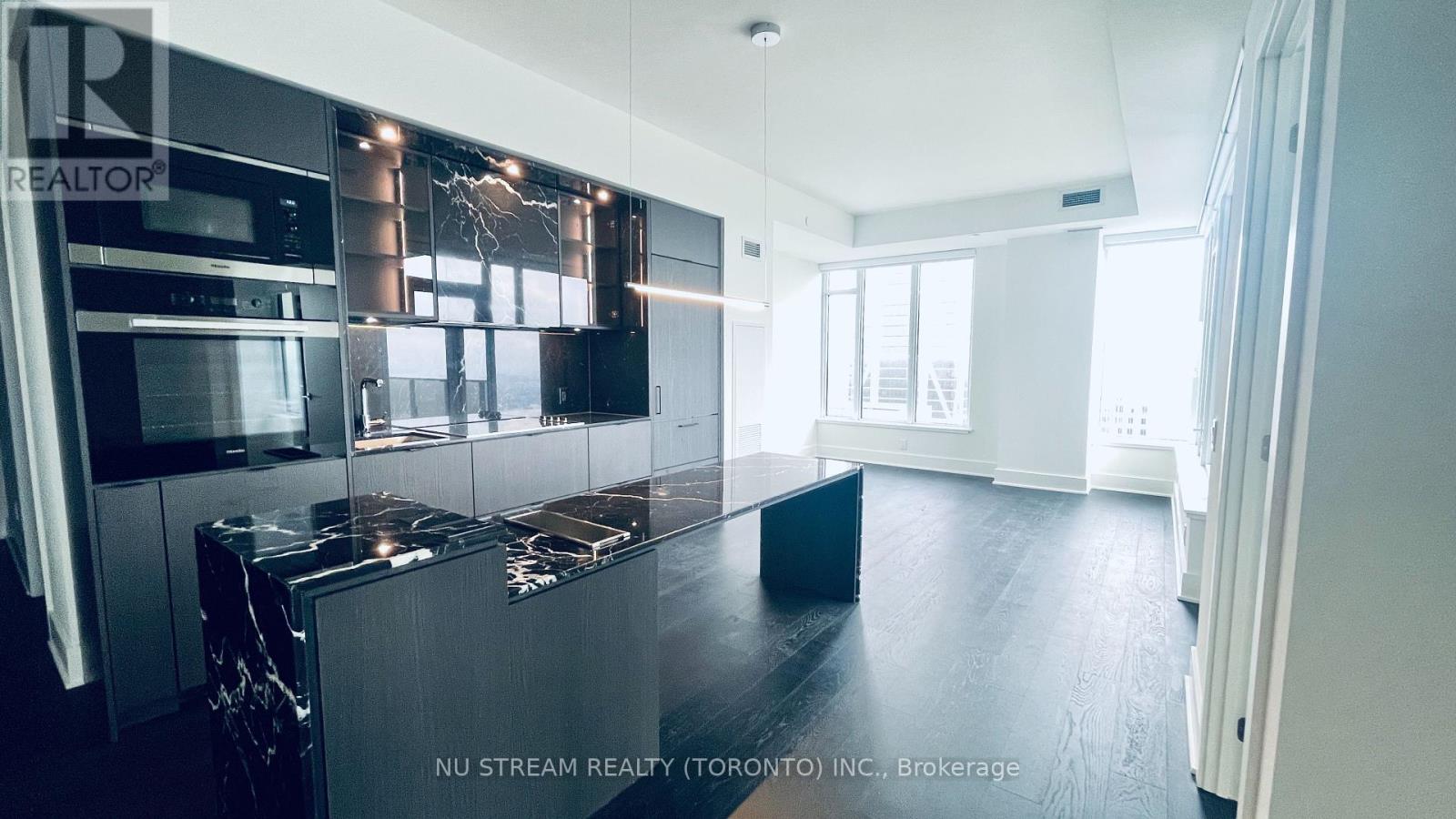 4809 - 11 Yorkville Avenue, Toronto, Ontario  M4W 0B7 - Photo 5 - C12445579