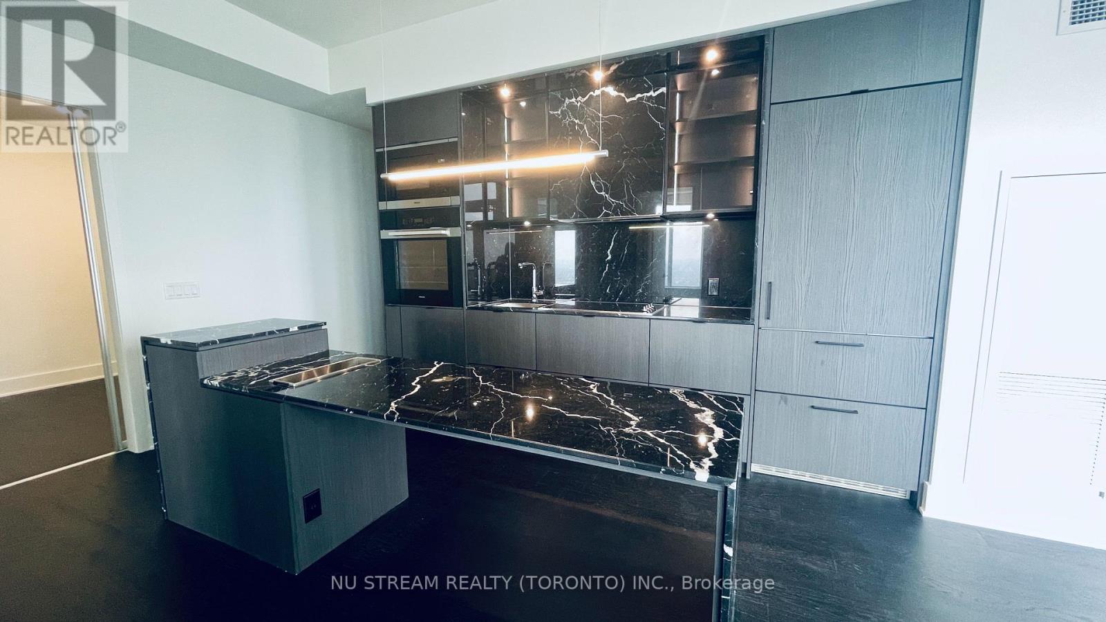 4809 - 11 Yorkville Avenue, Toronto, Ontario  M4W 0B7 - Photo 7 - C12445579