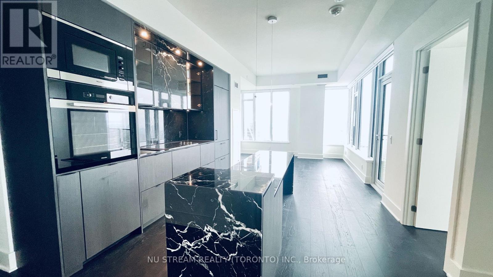 4809 - 11 Yorkville Avenue, Toronto, Ontario  M4W 0B7 - Photo 8 - C12445579