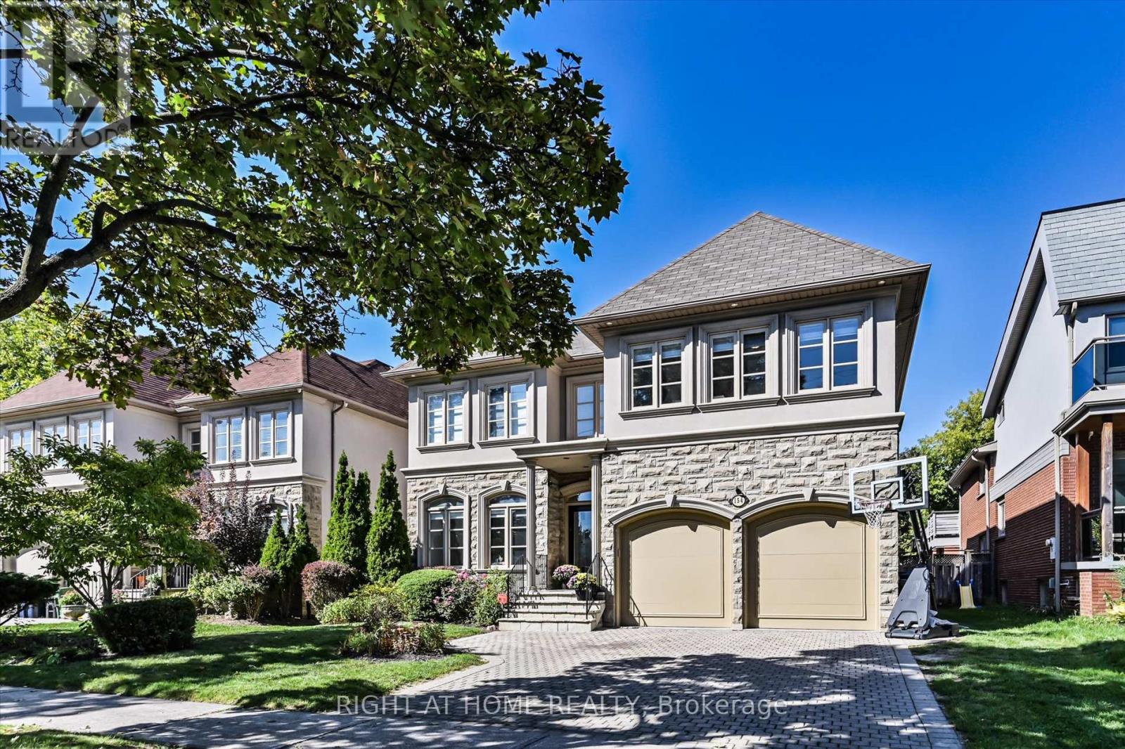 154 CHARLTON BOULEVARD, Toronto, Ontario