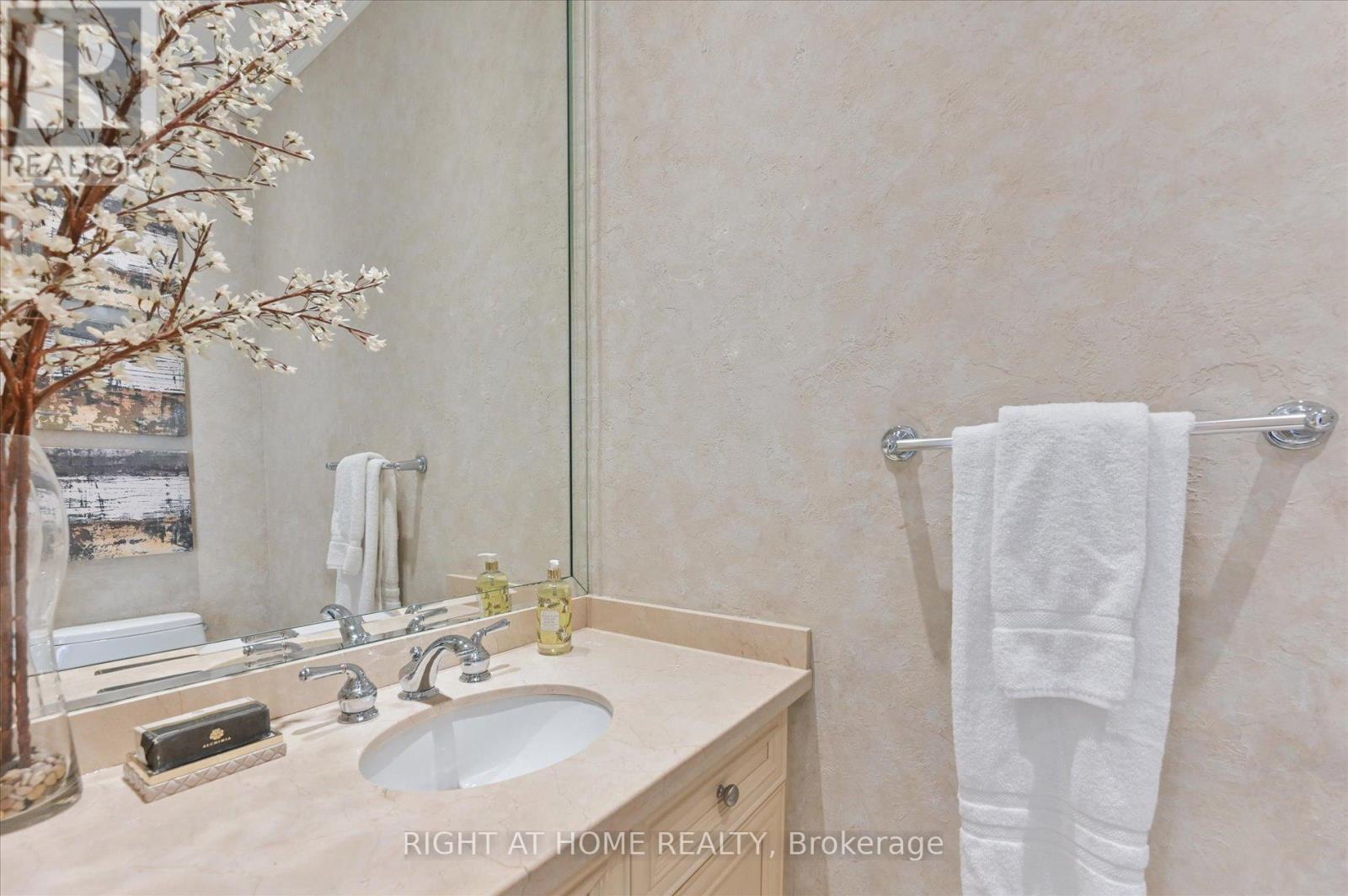 154 Charlton Boulevard, Toronto, Ontario  M2R 2J1 - Photo 13 - C12445583