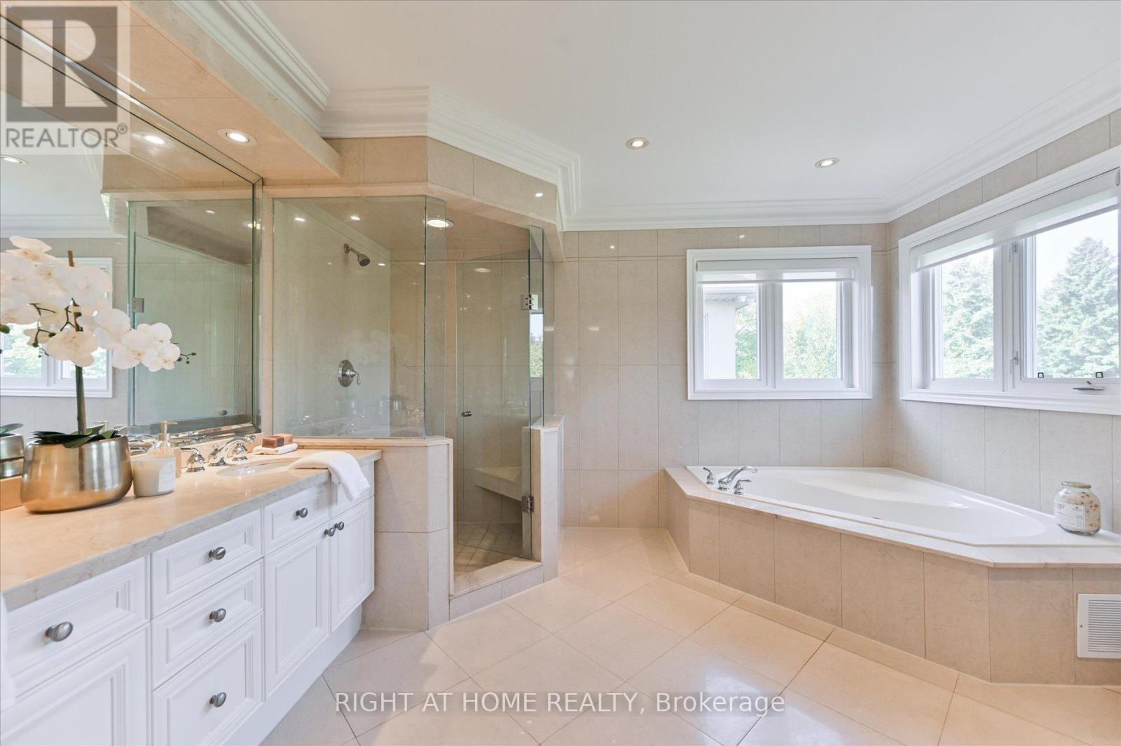154 Charlton Boulevard, Toronto, Ontario  M2R 2J1 - Photo 20 - C12445583