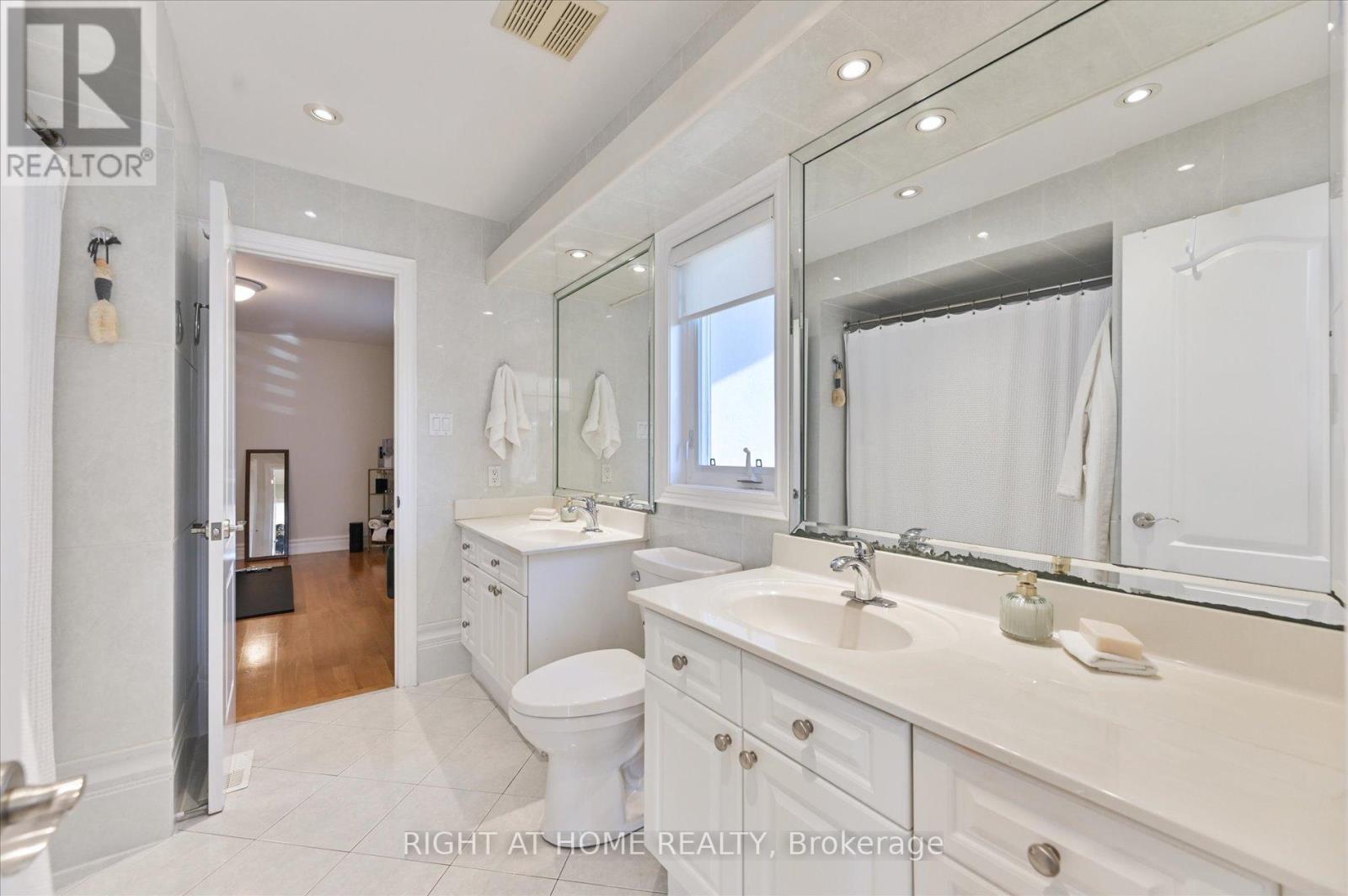 154 Charlton Boulevard, Toronto, Ontario  M2R 2J1 - Photo 22 - C12445583