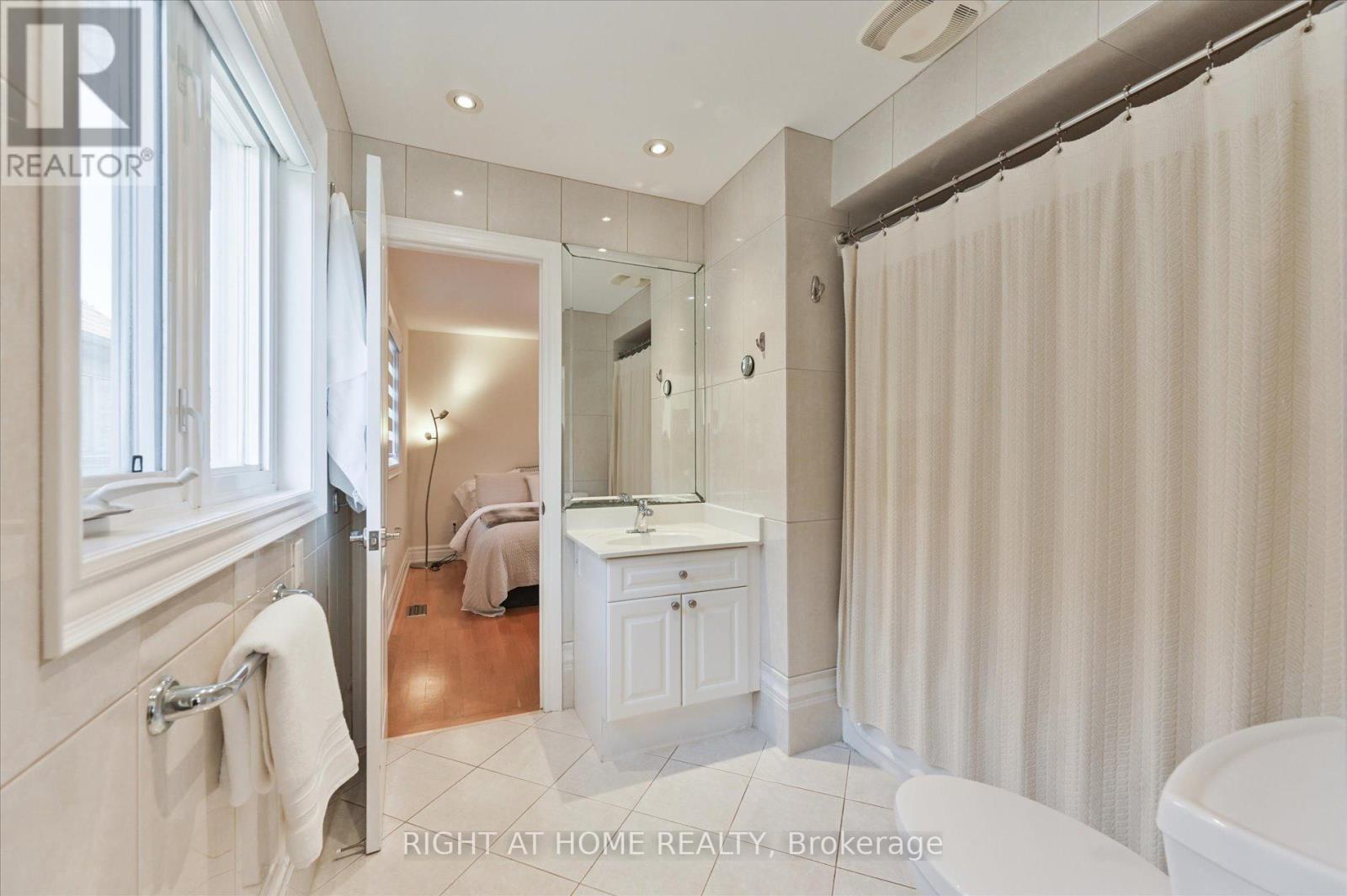 154 Charlton Boulevard, Toronto, Ontario  M2R 2J1 - Photo 25 - C12445583