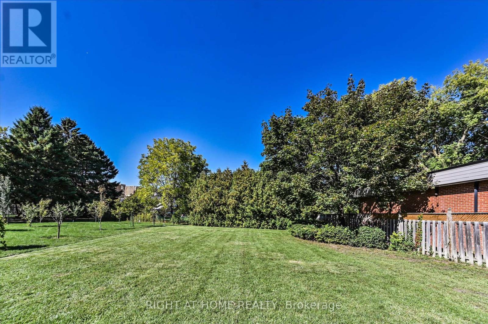 154 Charlton Boulevard, Toronto, Ontario  M2R 2J1 - Photo 33 - C12445583