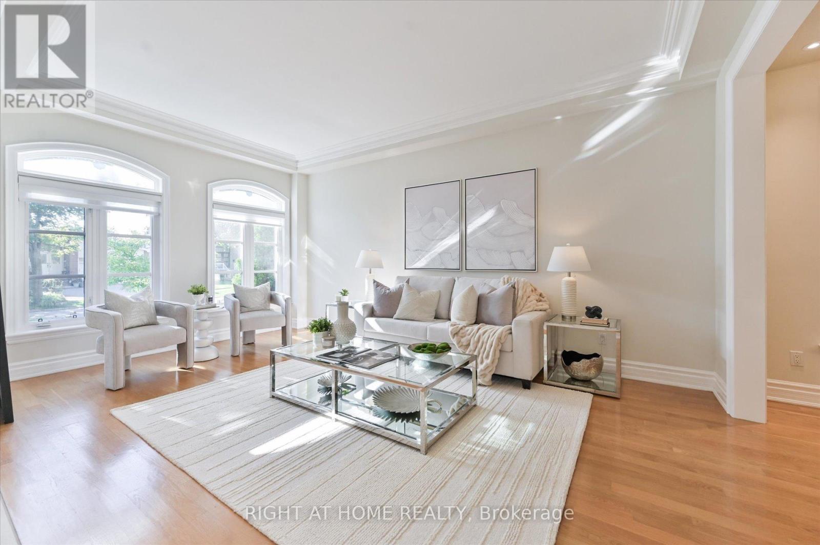 154 Charlton Boulevard, Toronto, Ontario  M2R 2J1 - Photo 4 - C12445583