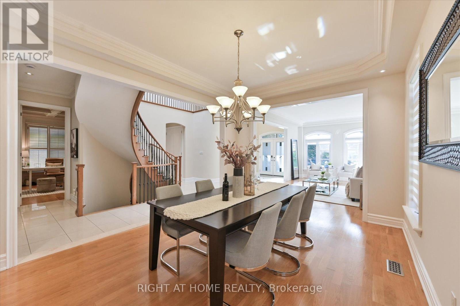 154 Charlton Boulevard, Toronto, Ontario  M2R 2J1 - Photo 5 - C12445583