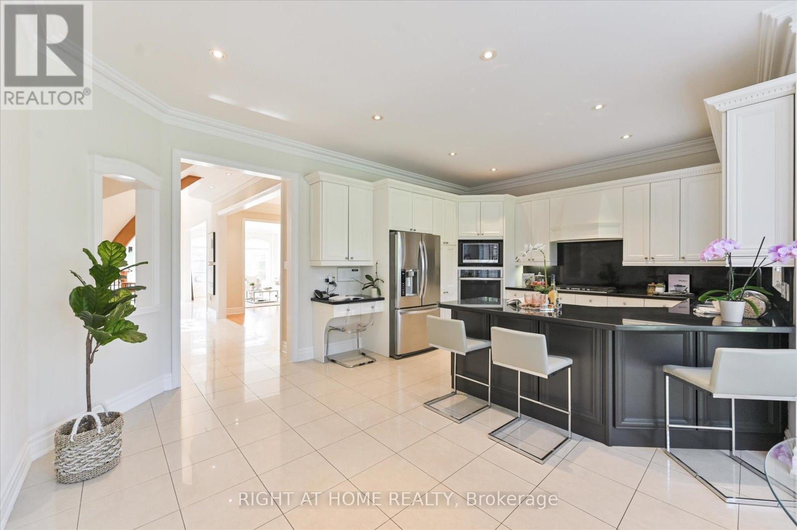 154 Charlton Boulevard, Toronto, Ontario  M2R 2J1 - Photo 8 - C12445583
