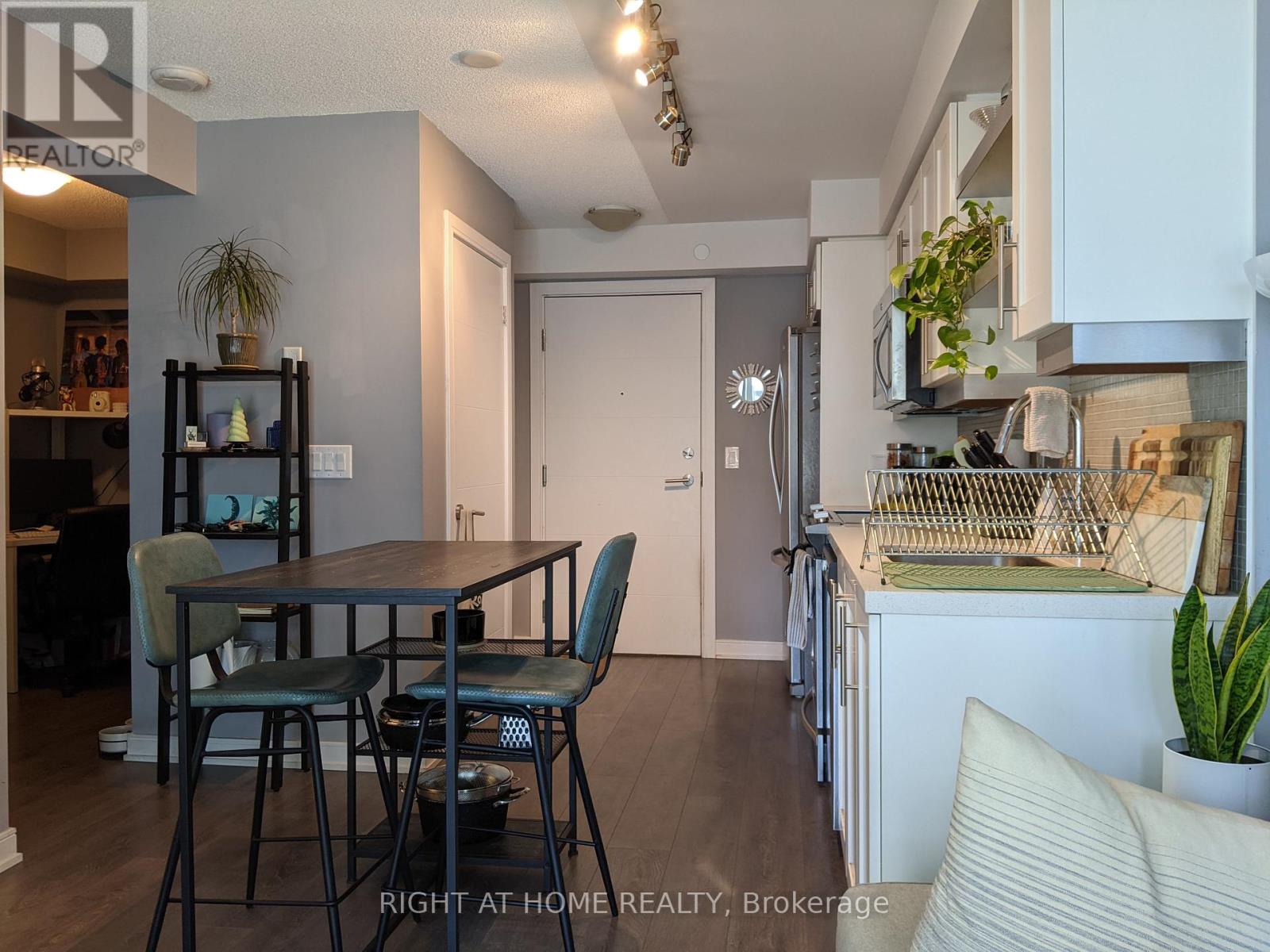 629 - 525 Adelaide Street W, Toronto, Ontario  M5V 0N7 - Photo 3 - C12445584