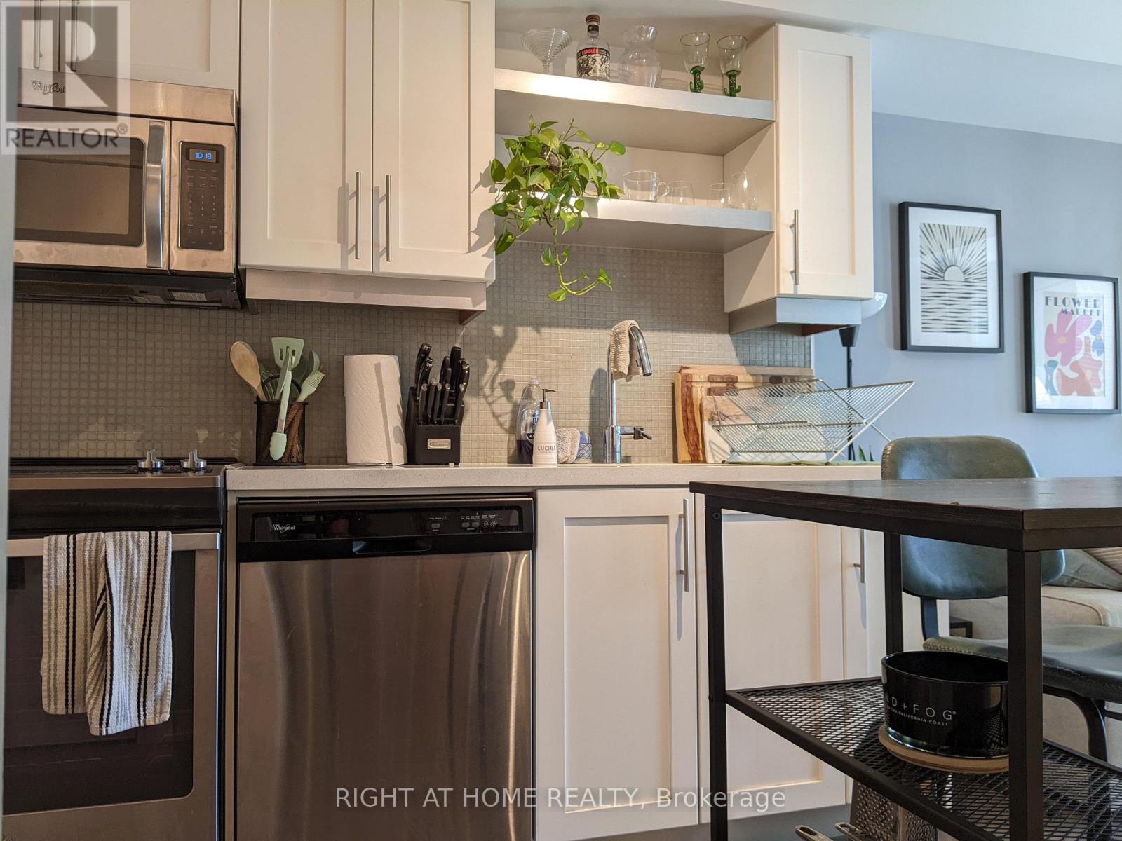 629 - 525 Adelaide Street W, Toronto, Ontario  M5V 0N7 - Photo 4 - C12445584