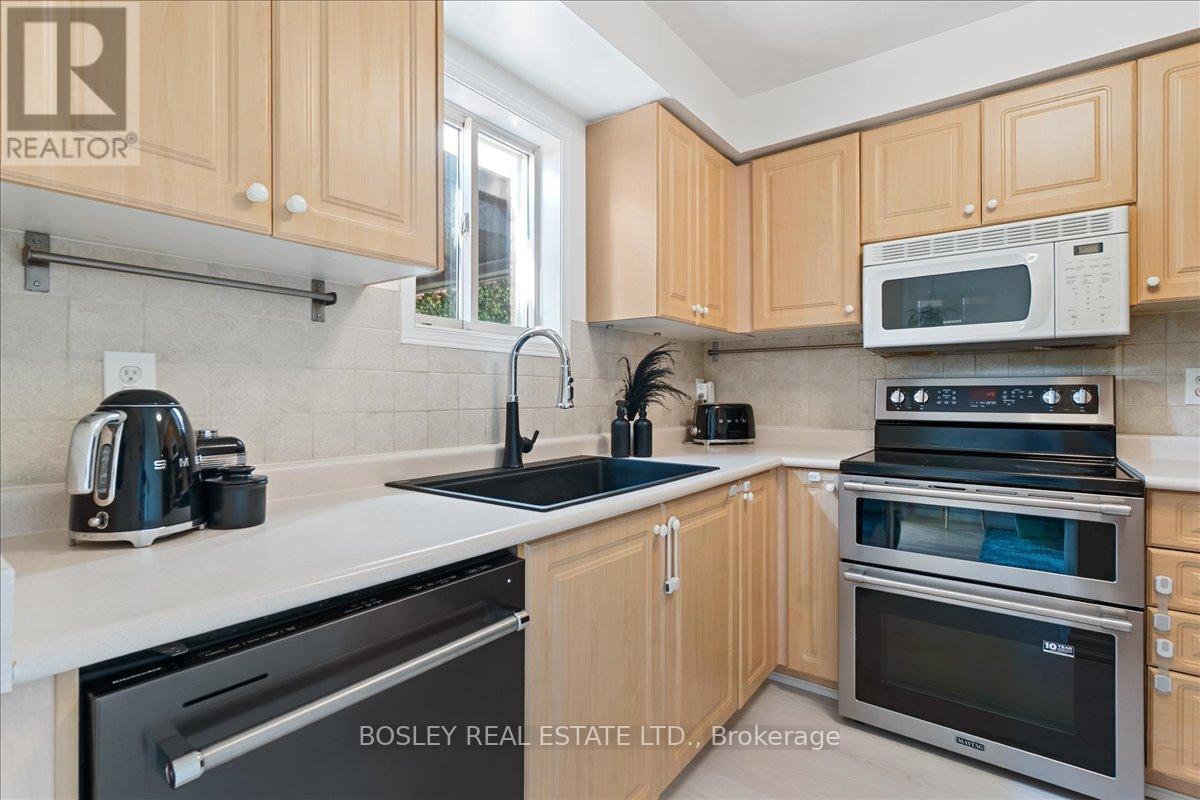 74 Gadwall Avenue, Barrie, Ontario  L4N 8X5 - Photo 9 - S12445586