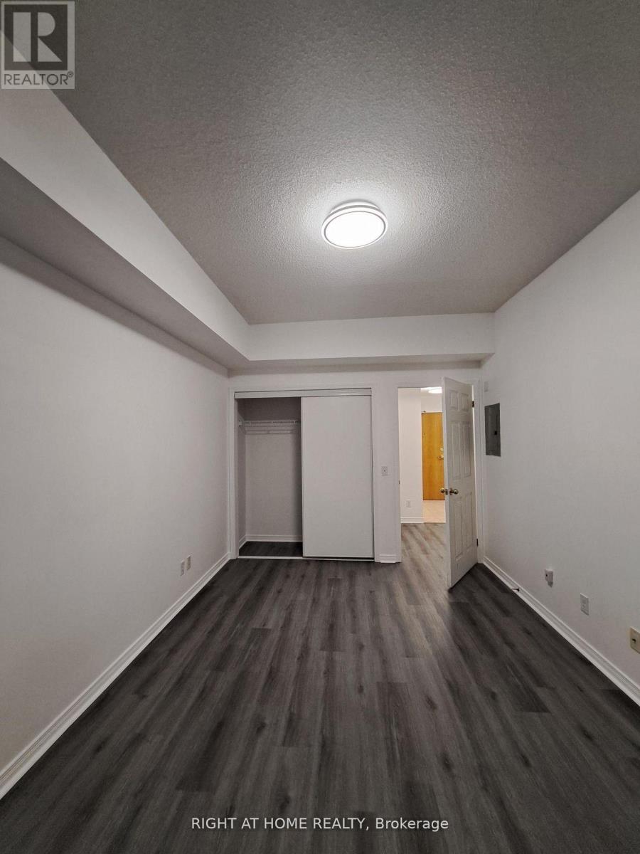 704 - 1 Maison Parc Court, Vaughan, Ontario  L4J 9K1 - Photo 11 - N12445595