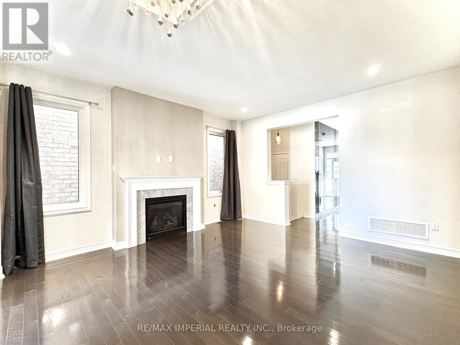 3 Port Arthur Crescent, Richmond Hill, Ontario  L4E 1B5 - Photo 4 - N12445597