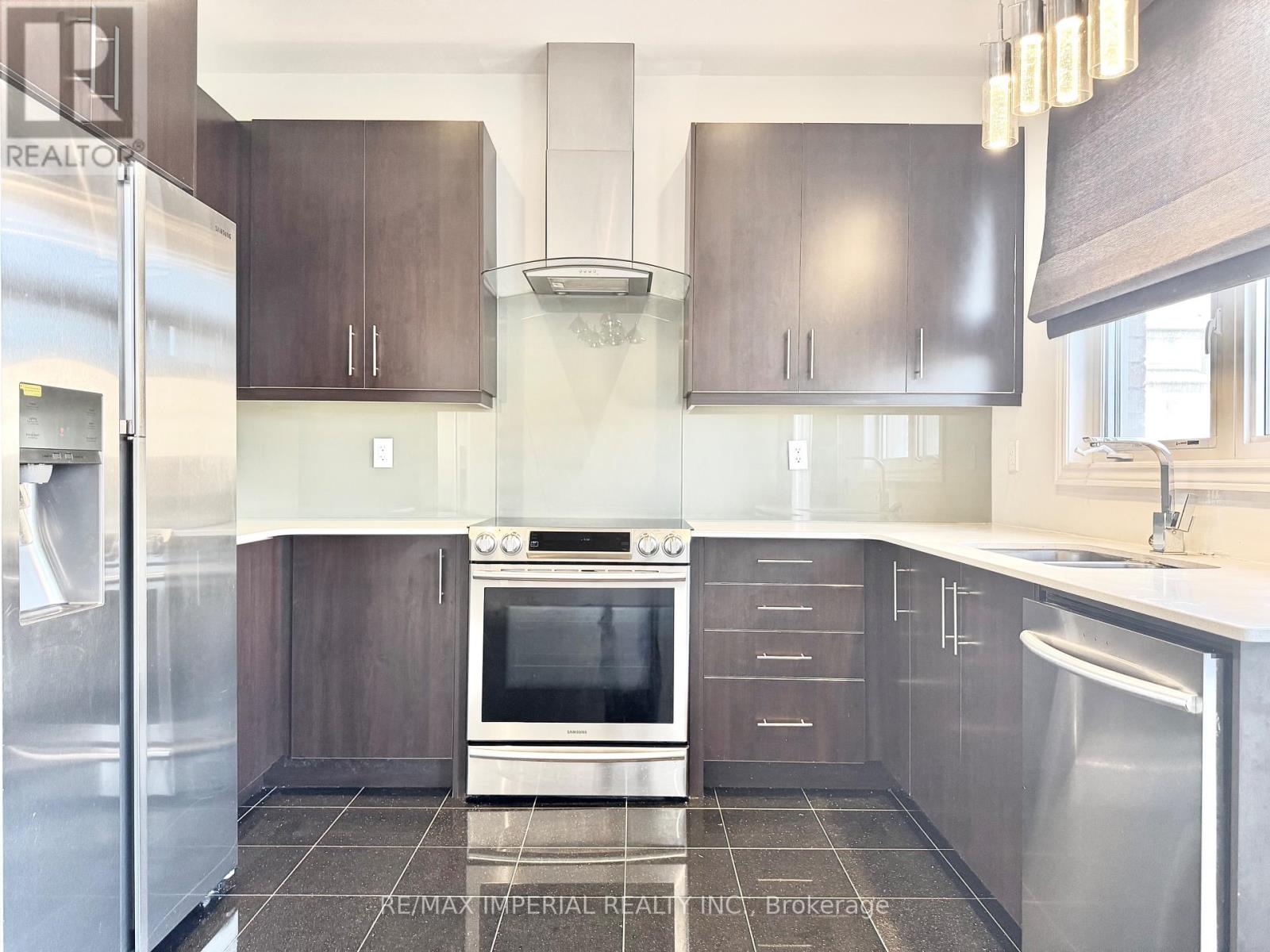 3 Port Arthur Crescent, Richmond Hill, Ontario  L4E 1B5 - Photo 5 - N12445597