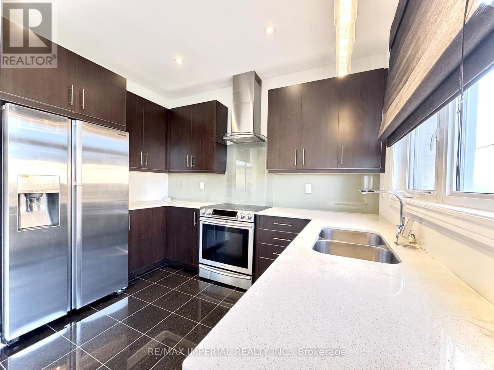 3 Port Arthur Crescent, Richmond Hill, Ontario  L4E 1B5 - Photo 6 - N12445597