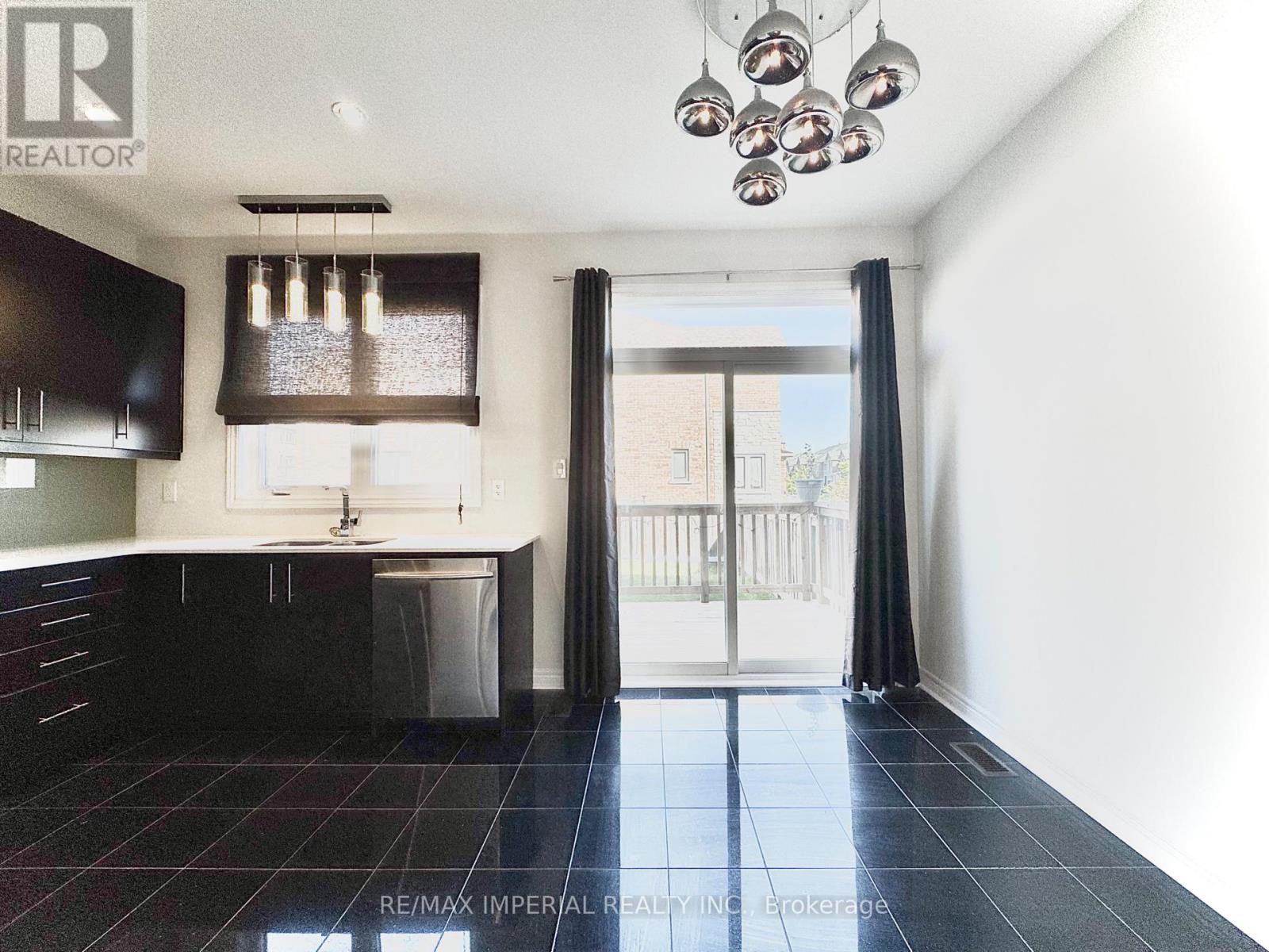 3 Port Arthur Crescent, Richmond Hill, Ontario  L4E 1B5 - Photo 7 - N12445597