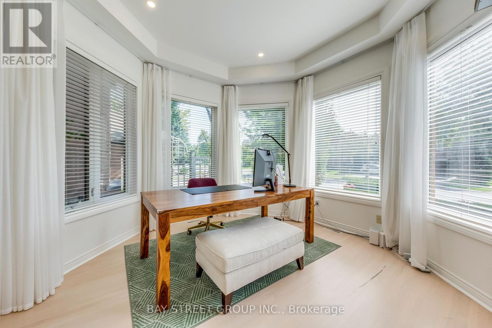 128 Beverley Glen Boulevard, Vaughan, Ontario  L4J 7V2 - Photo 6 - N12445598