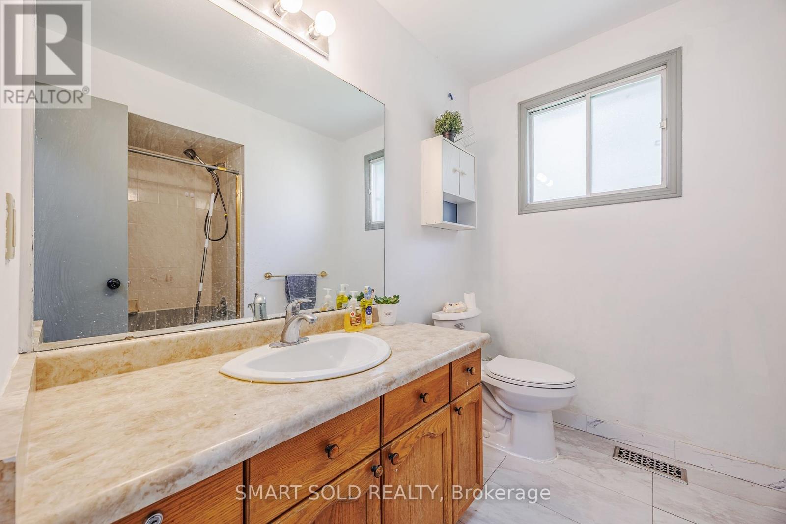 44 Hemlock Street, St. Catharines, Ontario  L2T 4B7 - Photo 15 - X12445592