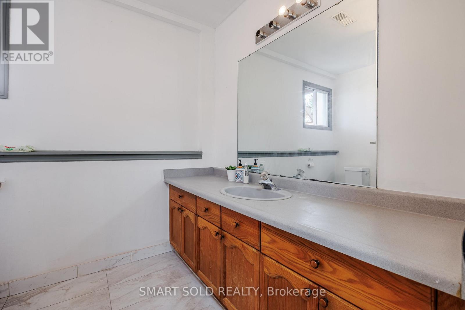 44 Hemlock Street, St. Catharines, Ontario  L2T 4B7 - Photo 21 - X12445592