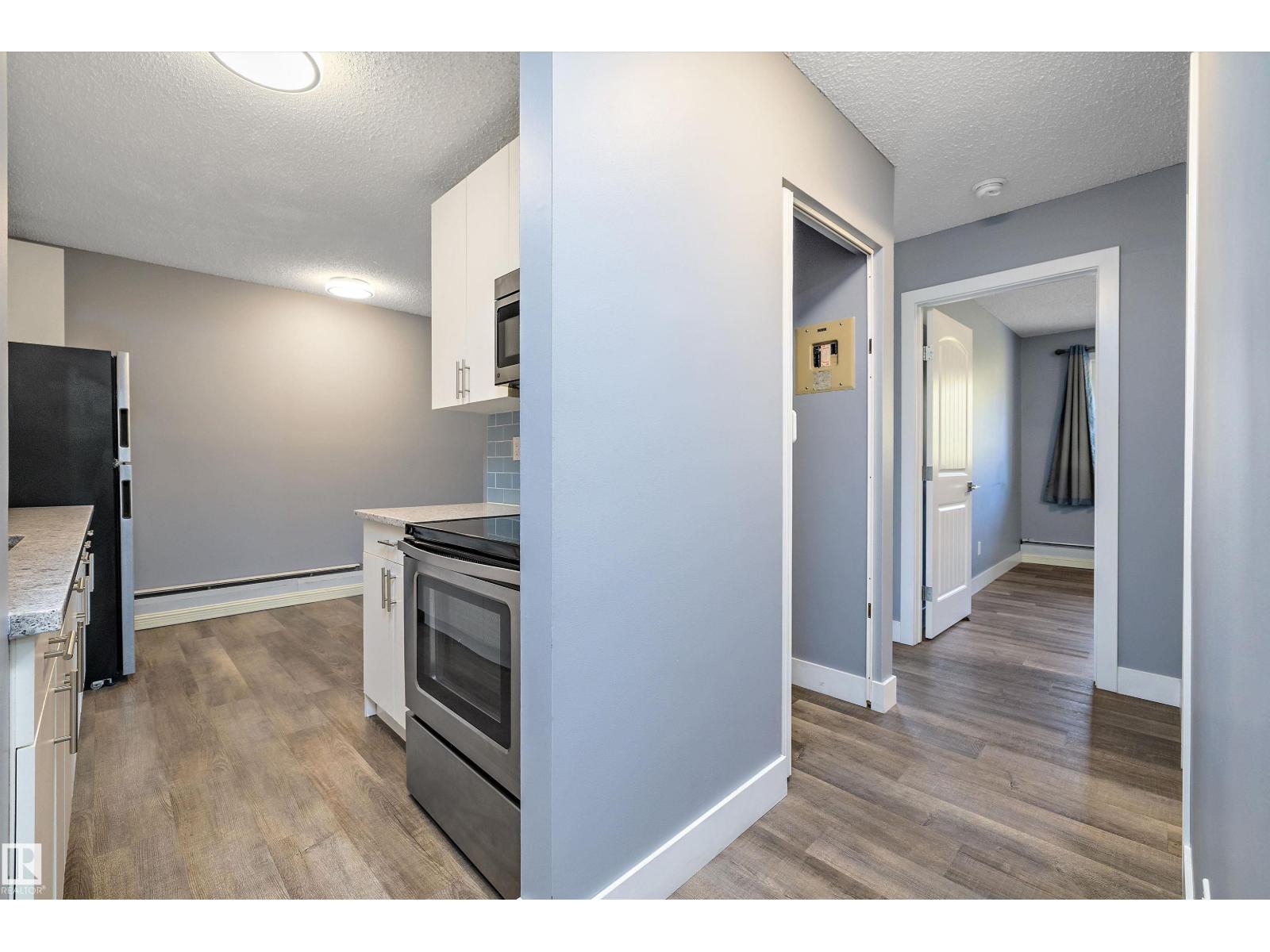 #301 10620 104 St Nw, Edmonton, Alberta  T5H 2W2 - Photo 4 - E4460932