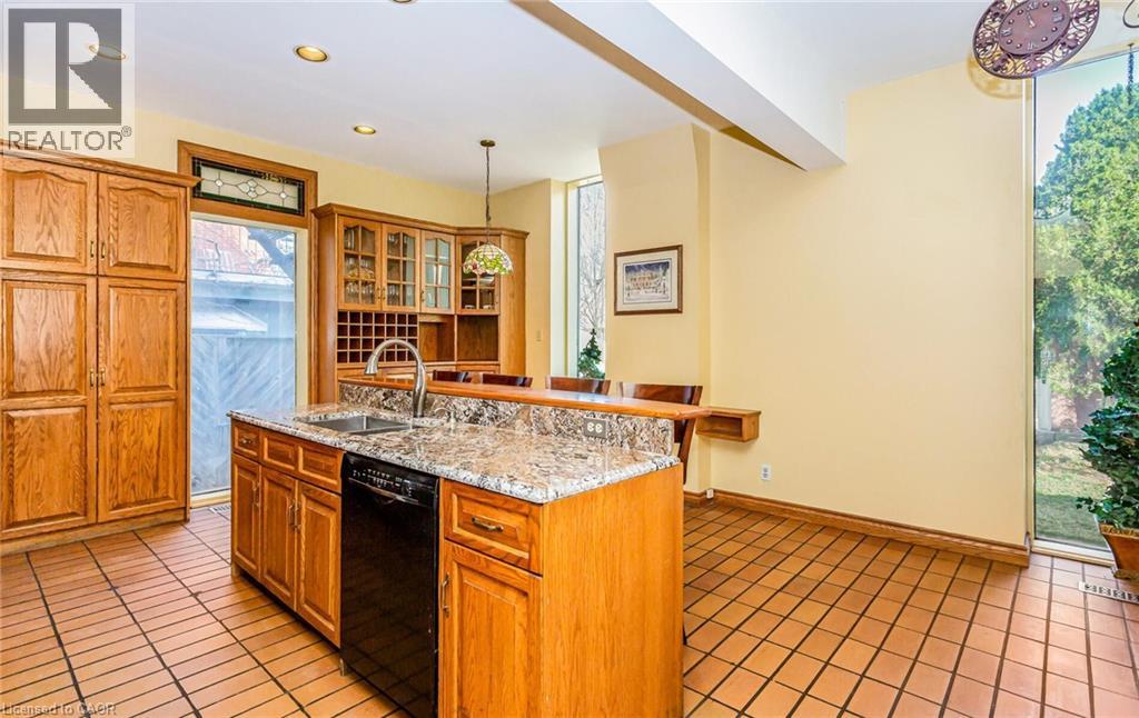 351 Bay Street S, Hamilton, Ontario  L8P 3J7 - Photo 13 - 40760344
