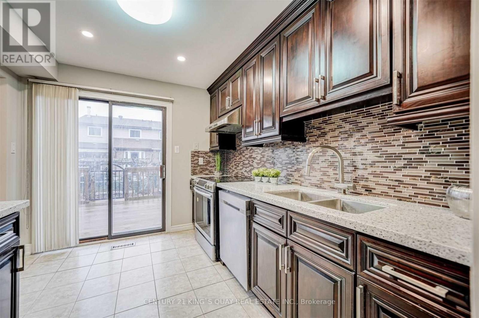 14 Grenbeck Drive, Toronto, Ontario  M1V 2H6 - Photo 6 - E12445600