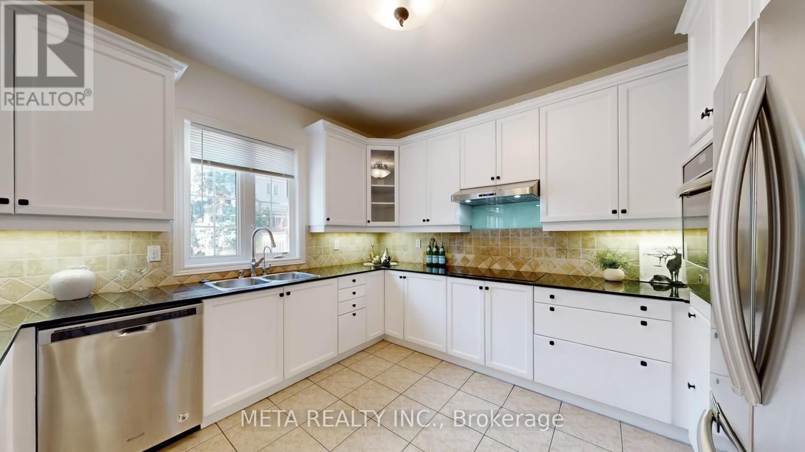 188 Willis Drive, Aurora (Aurora Highlands), Ontario  L4G 7M2 - Photo 7 - N12445606