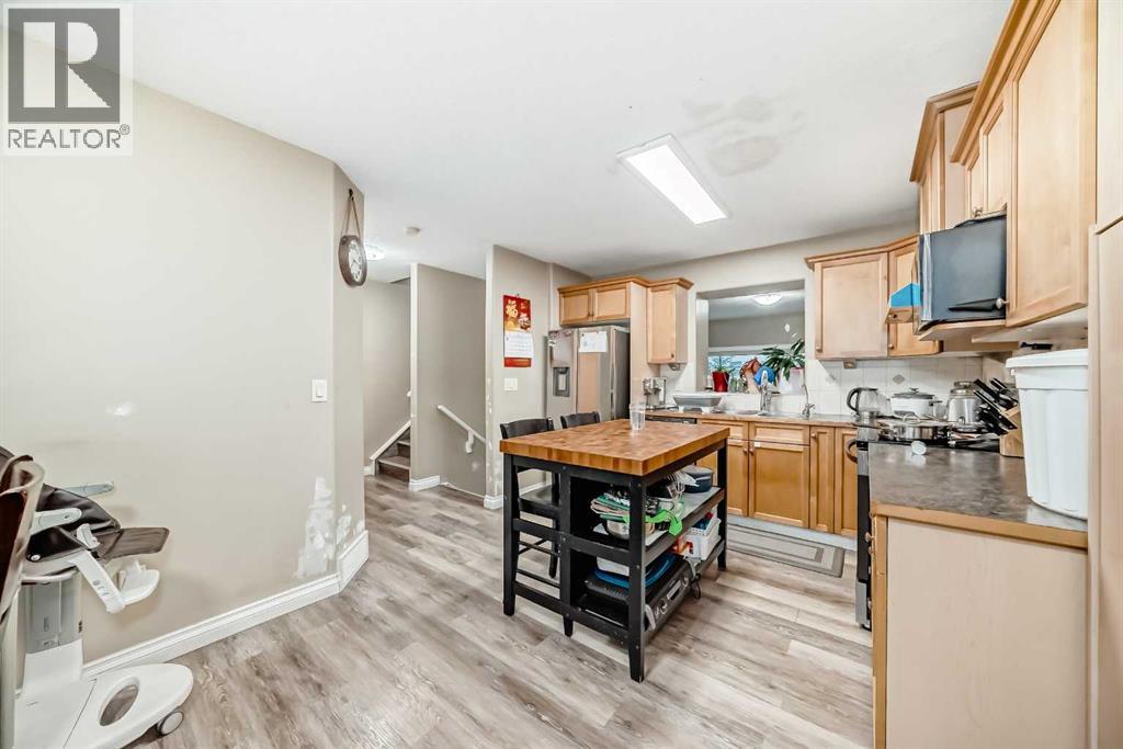 14 Dover Mews Se, Calgary, Alberta  T2B 0B6 - Photo 13 - A2257056